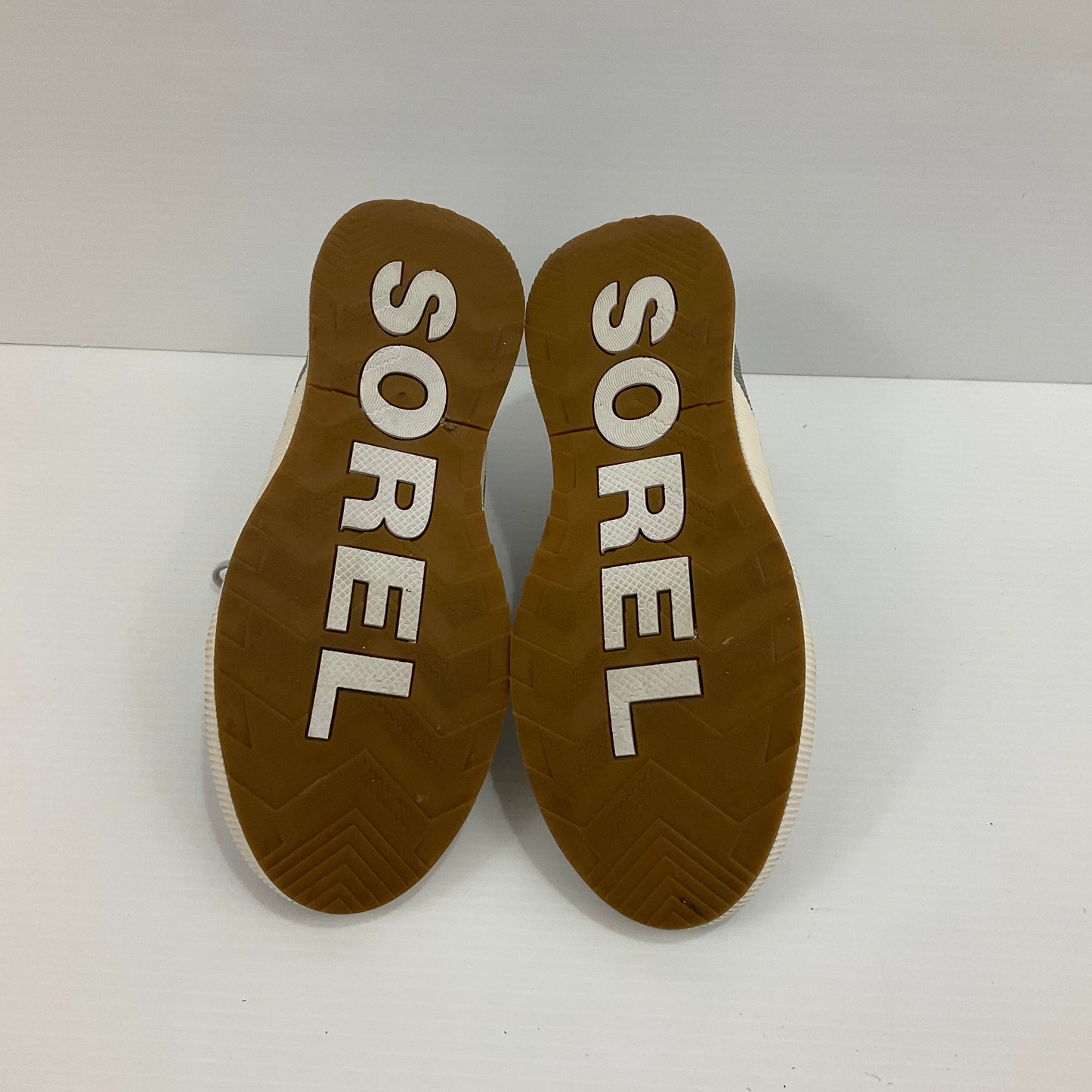 Shoes Sneakers By Sorel  Size: 10