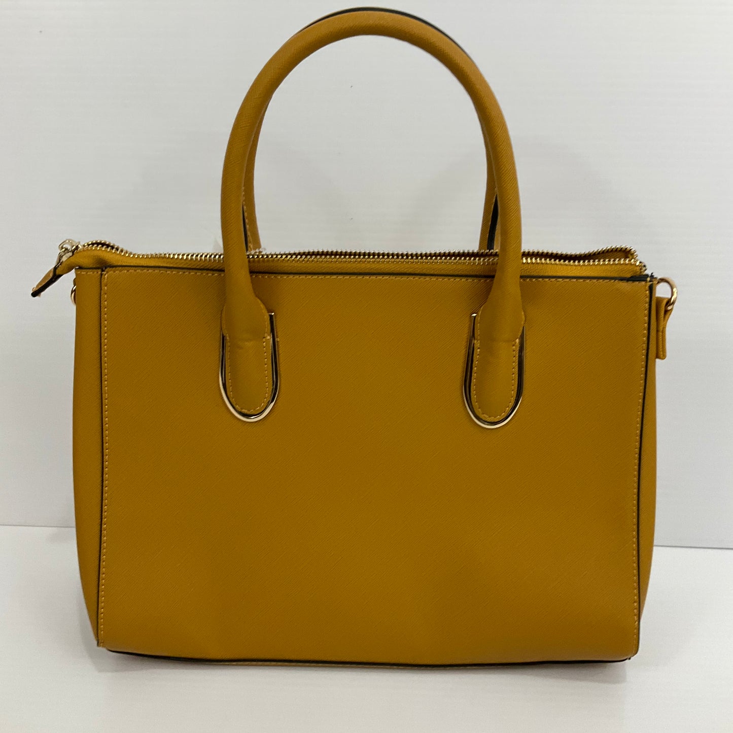 Handbag By Jaclyn Smith  Size: Medium