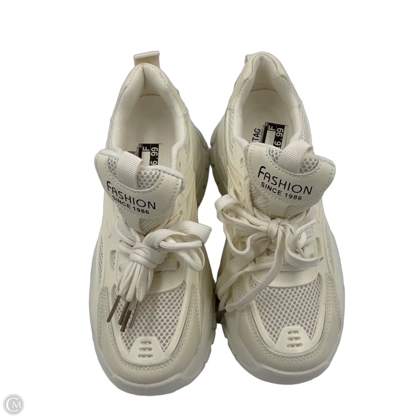 Shoes Sneakers By Clothes Mentor In Cream, Size: 9.5