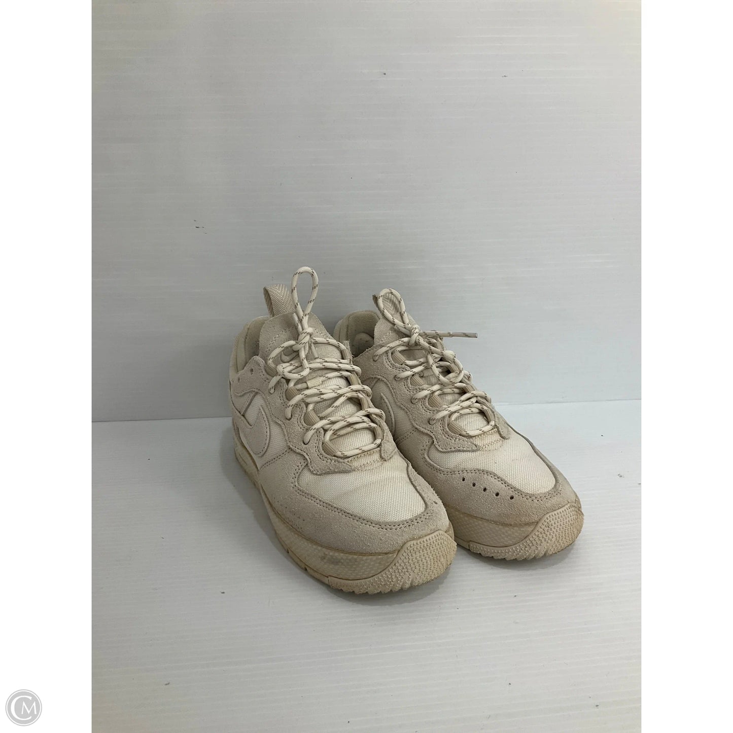 Shoes Sneakers By Nike In Cream, Size: 7