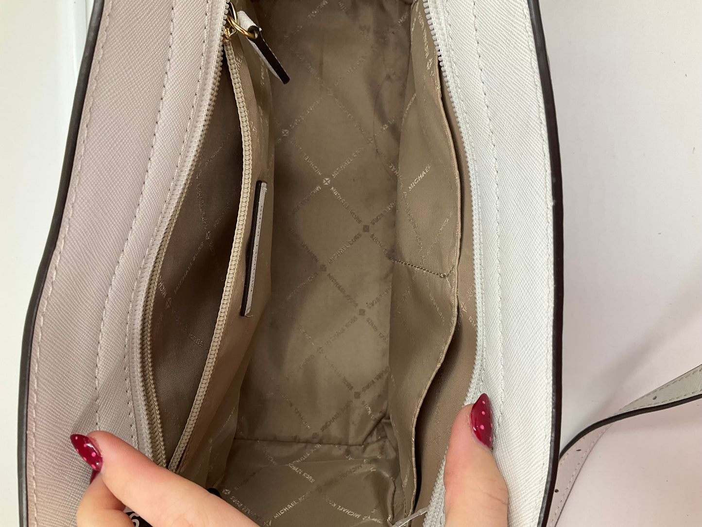 Handbag Designer By Michael Kors In White, Size:Medium