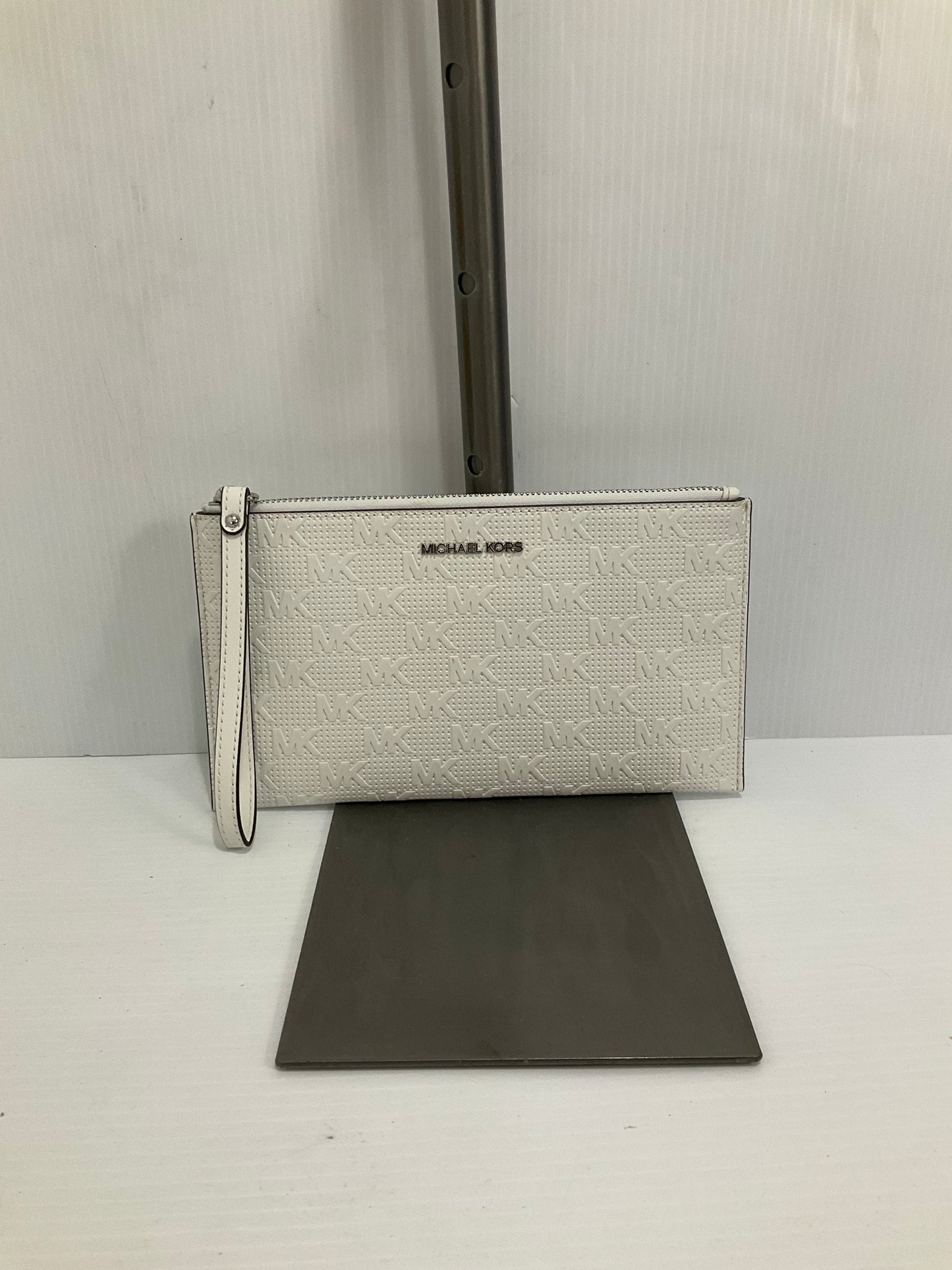 Crossbody Designer By Michael Kors In White, Size:Medium