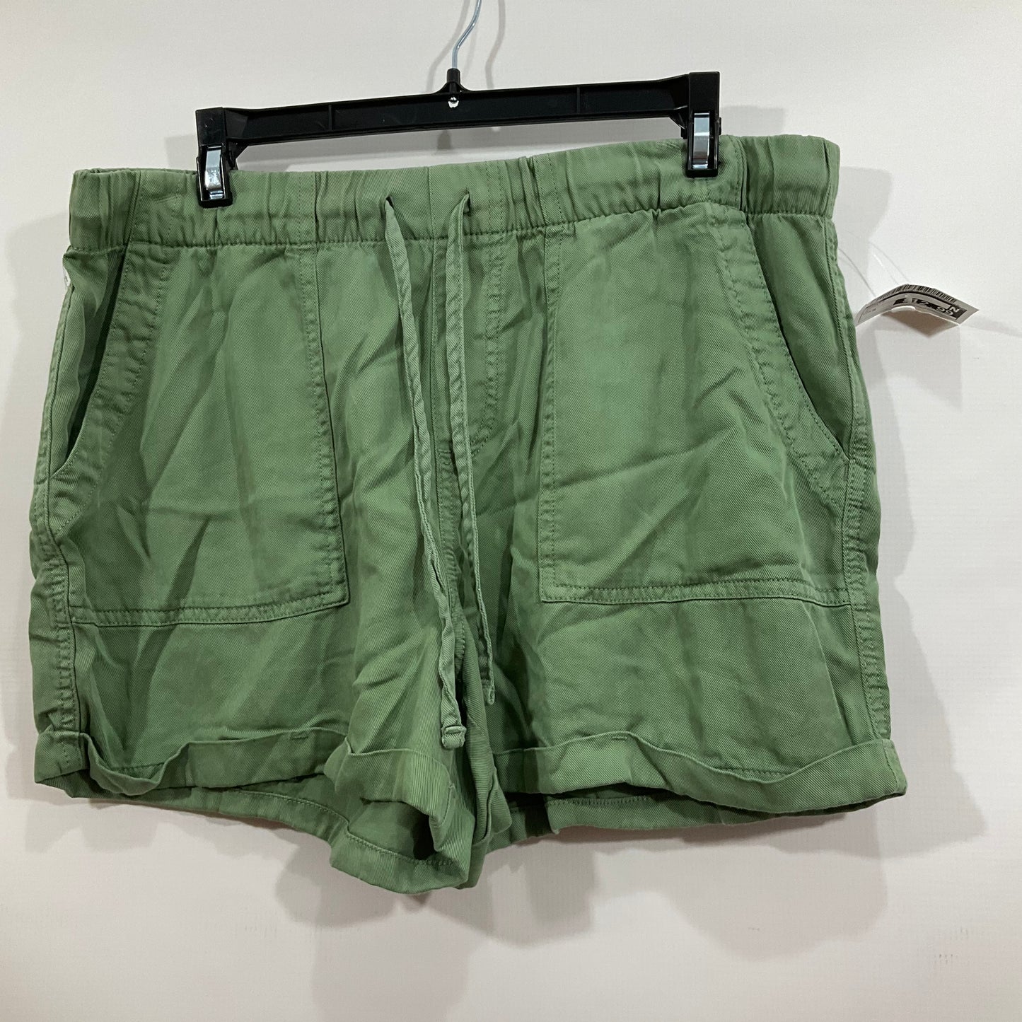 SHORTS by GAP In GREEN, Size: M