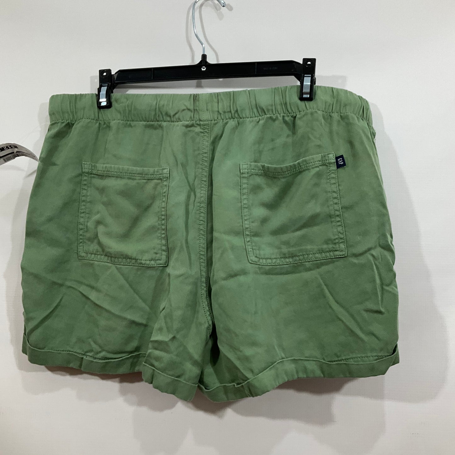 SHORTS by GAP In GREEN, Size: M