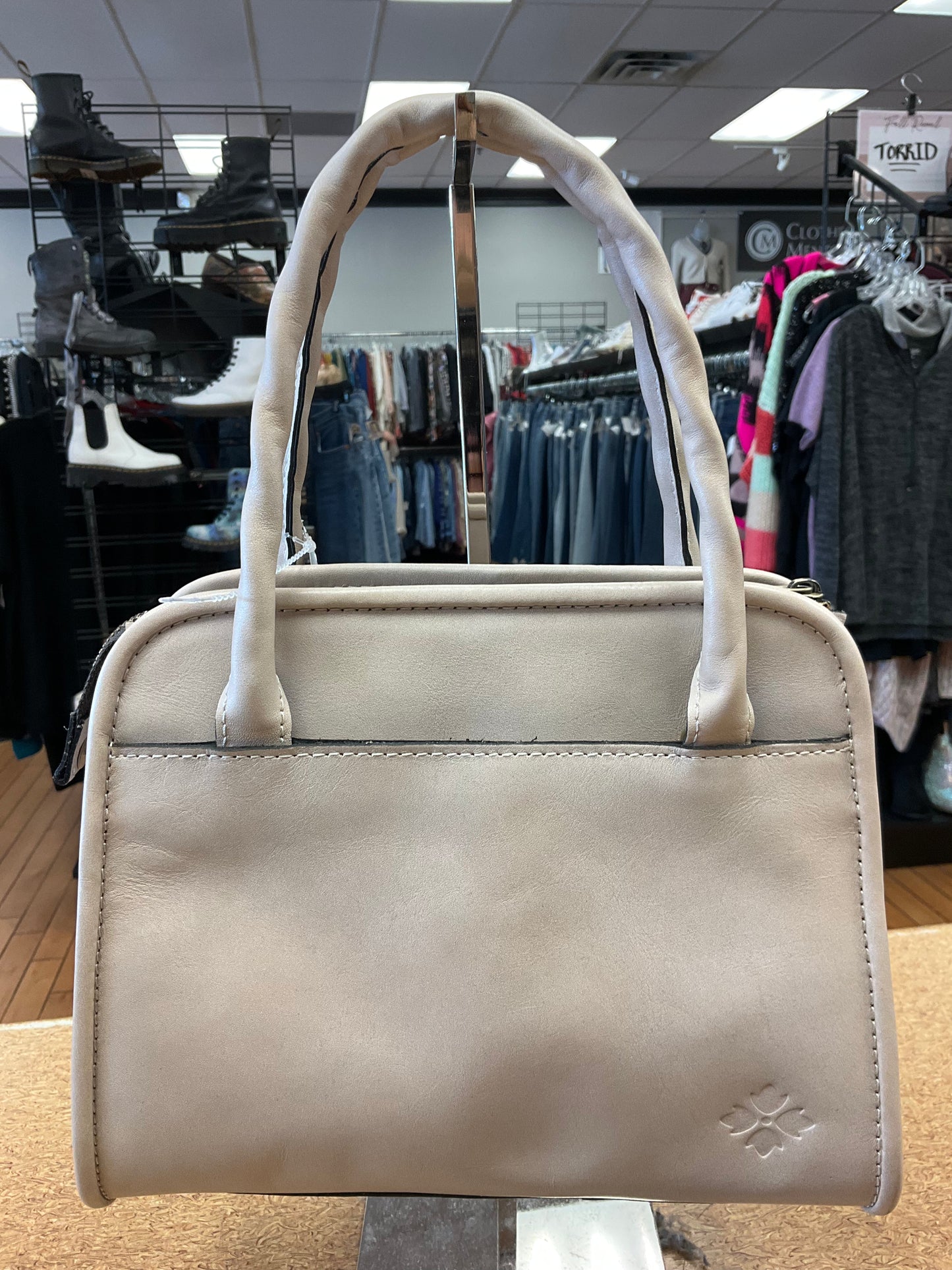 Handbag Designer By Patricia Nash In White, Size:Medium