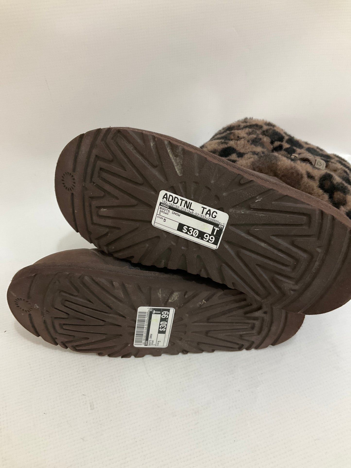 Boots Snow By Ugg Size: 5