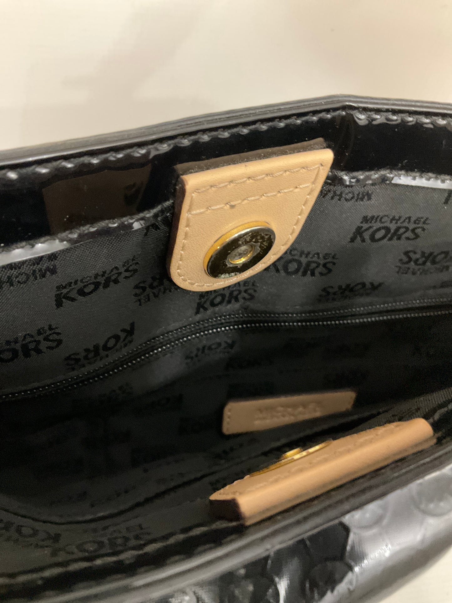 Handbag Designer By Michael Kors Size: Medium