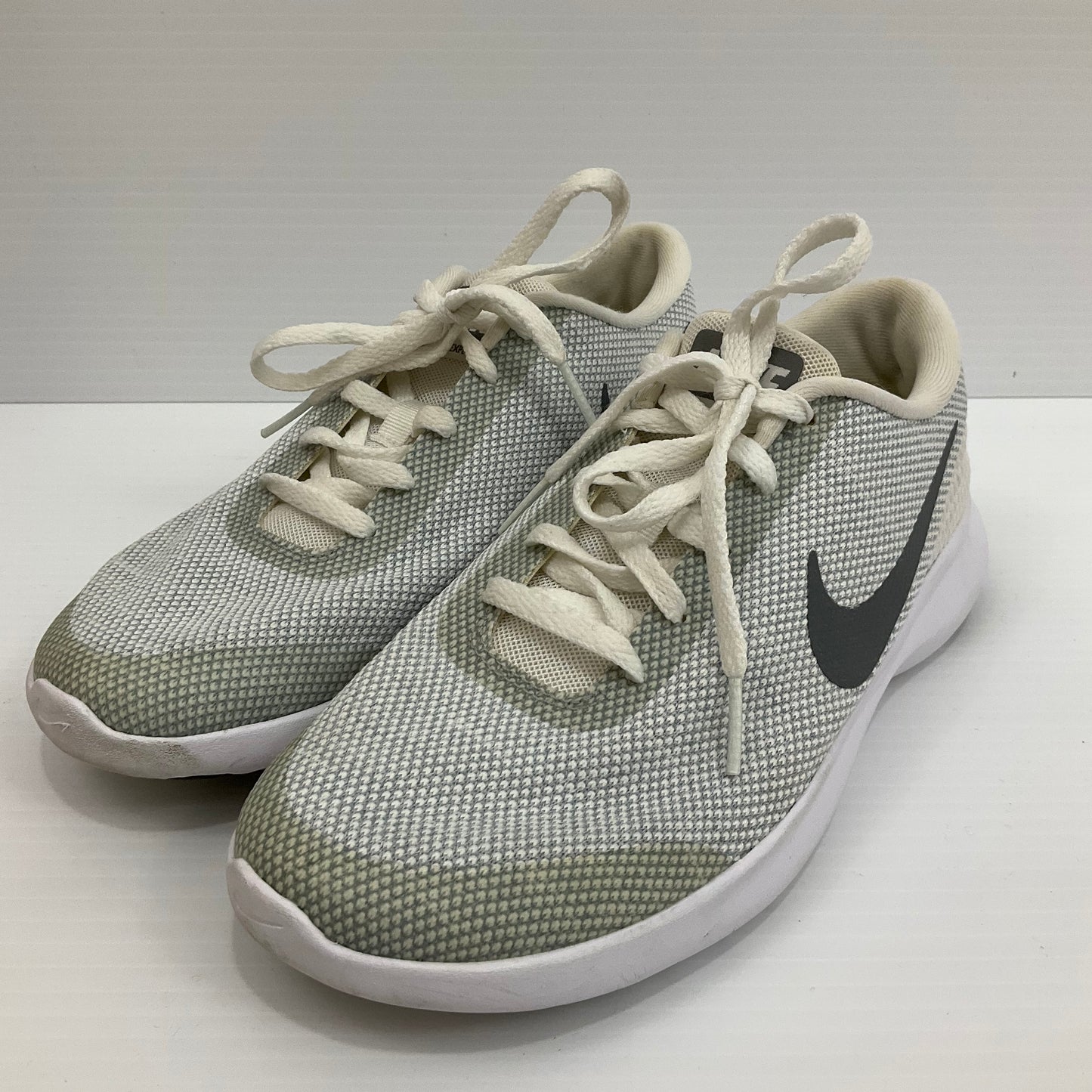 Shoes Athletic By Nike Size: 6.5
