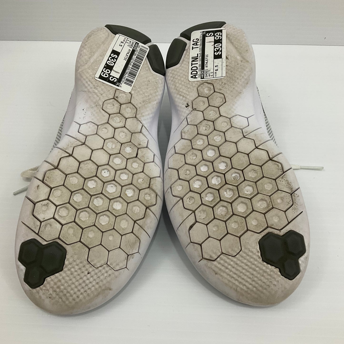 Shoes Athletic By Nike Size: 6.5