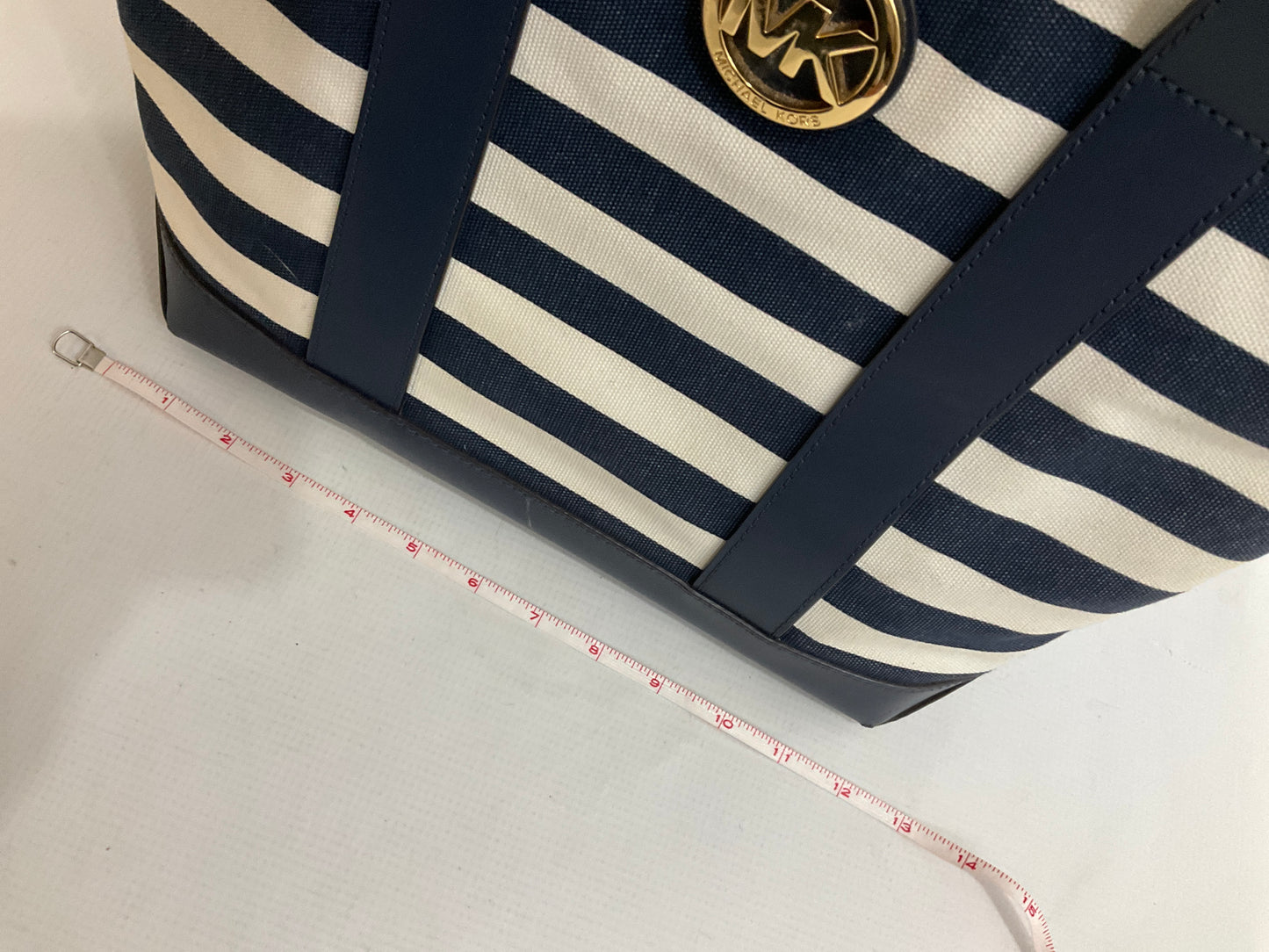 Handbag Designer By Michael Kors Size: Medium