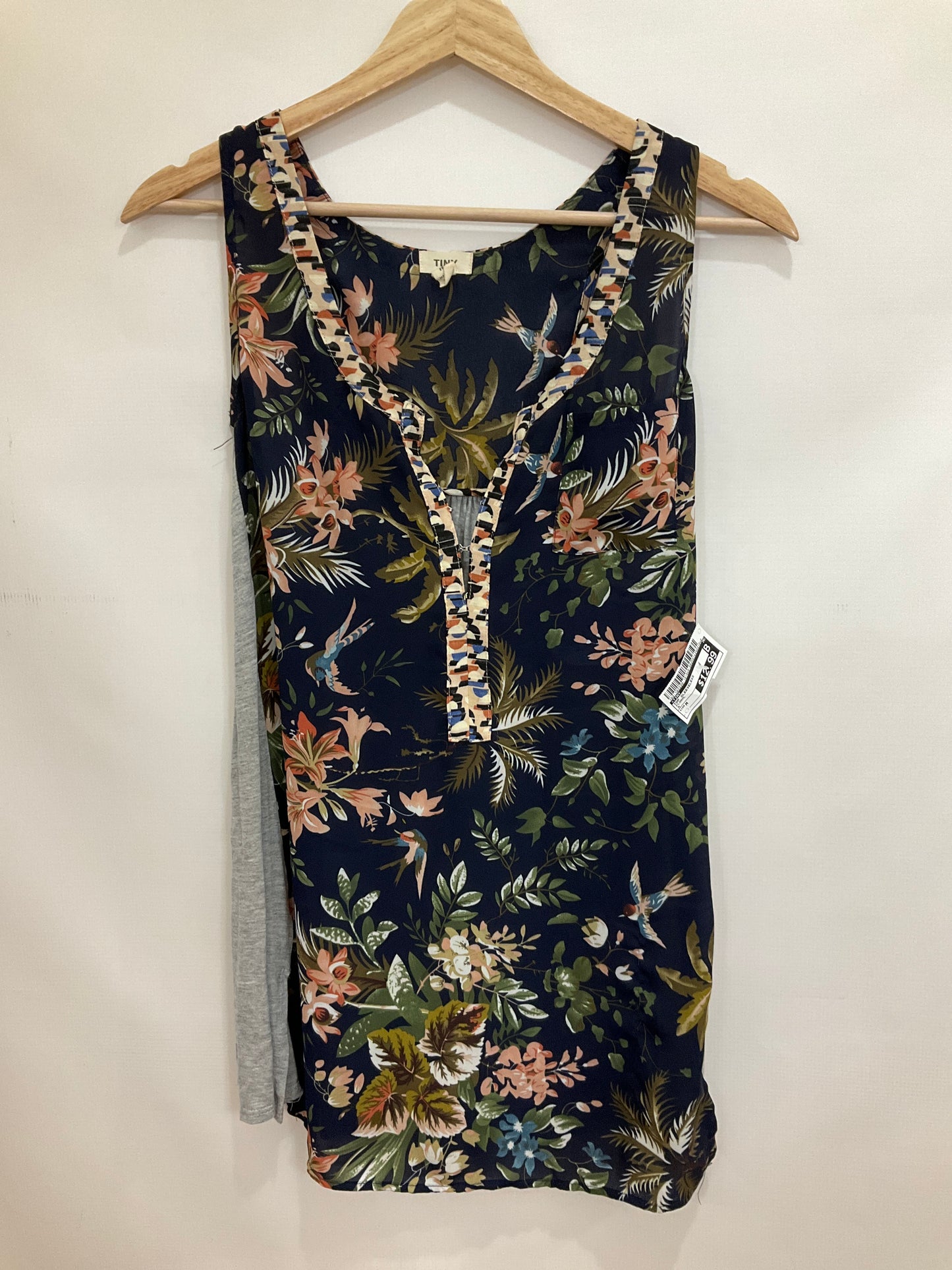 Top Sleeveless By Tiny Size: M