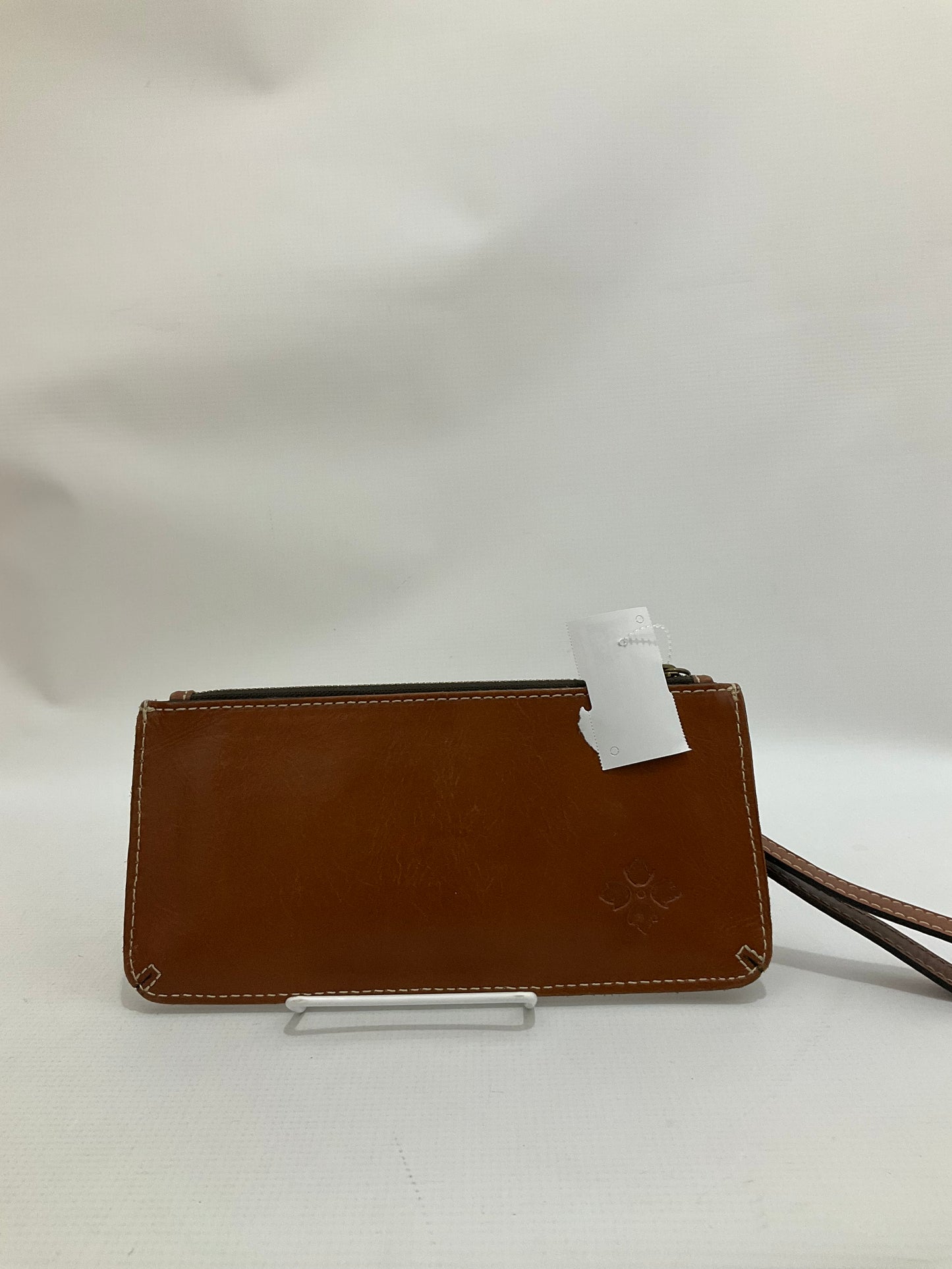 Wristlet By Patricia Nash Size: Medium