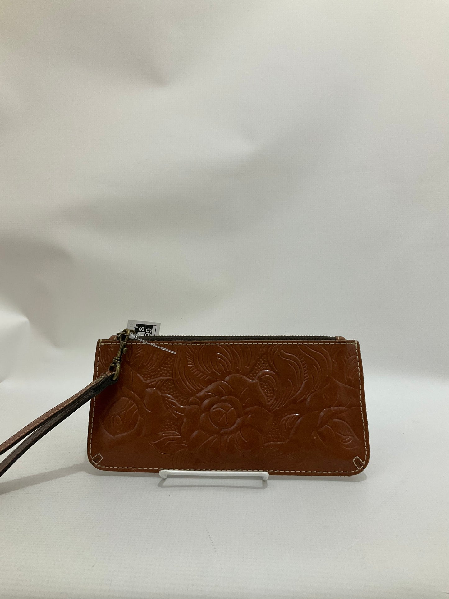 Wristlet By Patricia Nash Size: Medium