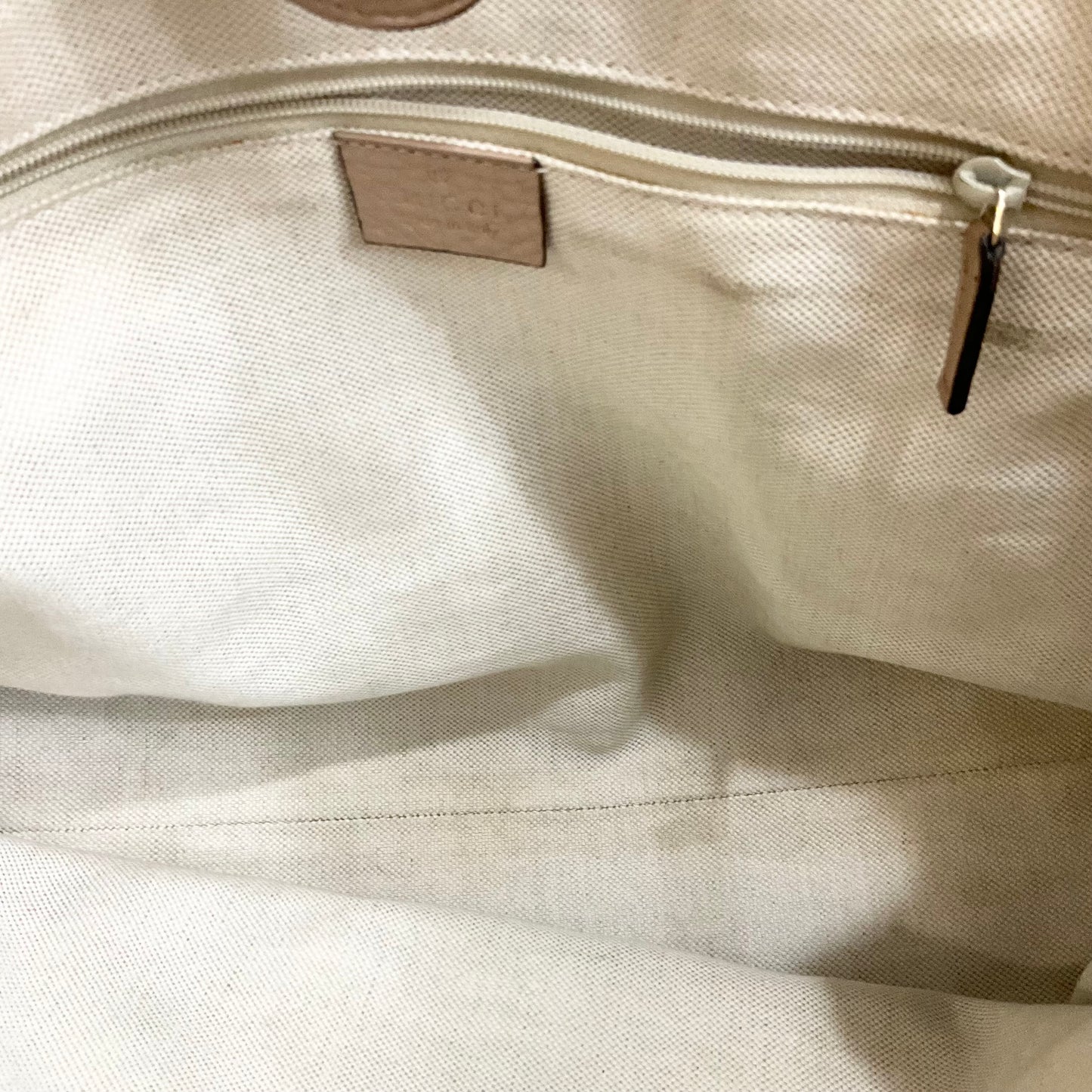 Handbag Luxury Designer By Gucci Size: Medium
