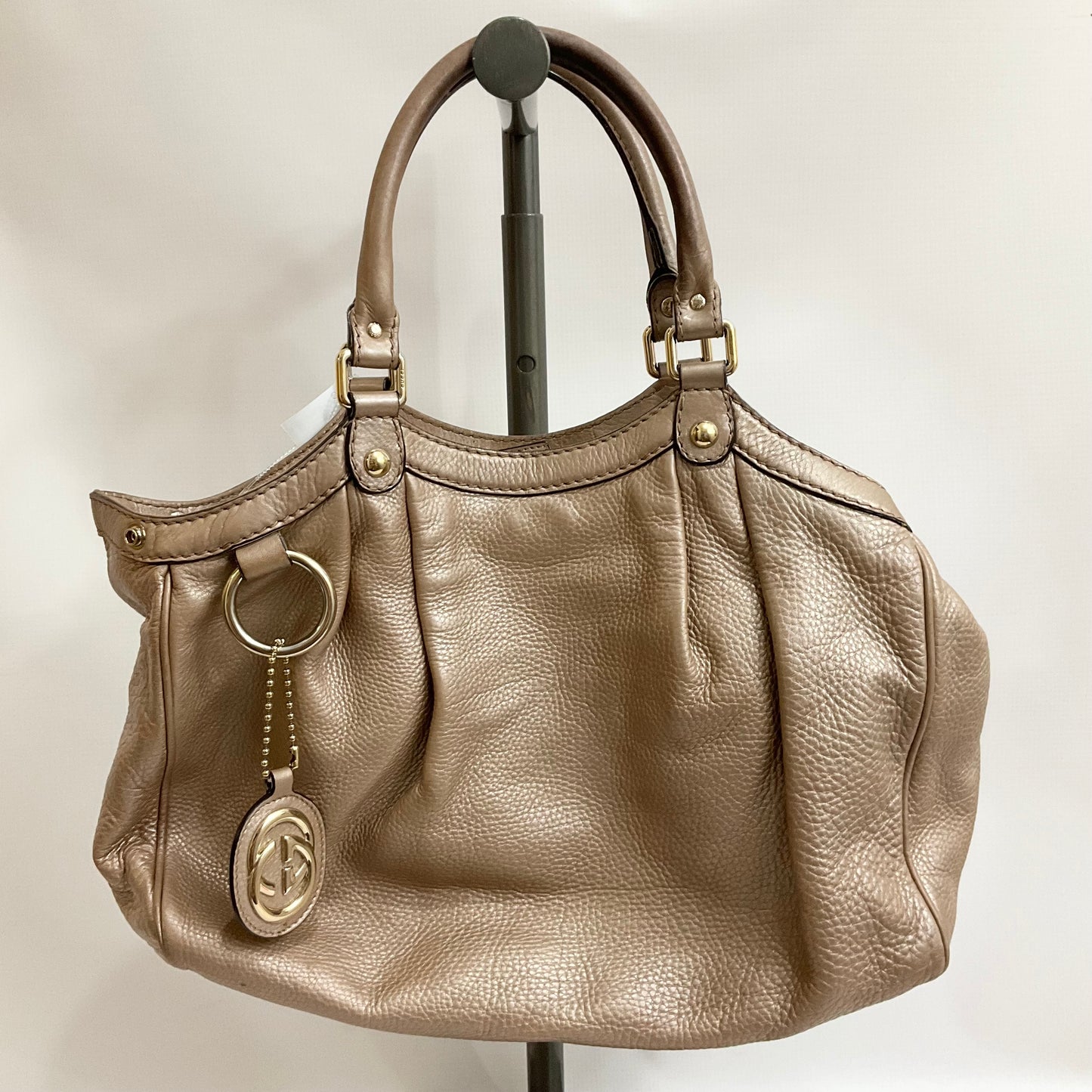 Handbag Luxury Designer By Gucci Size: Medium