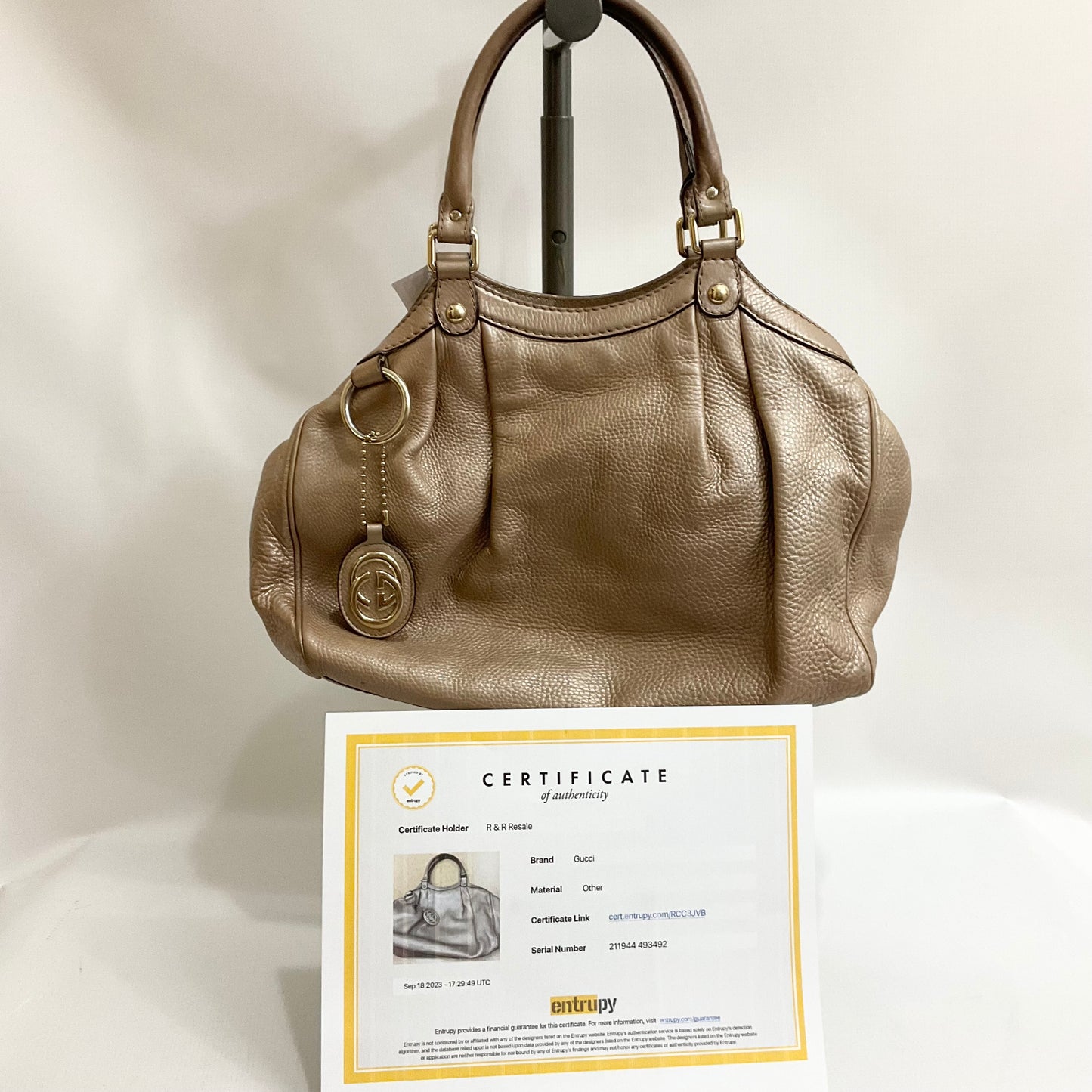 Handbag Luxury Designer By Gucci Size: Medium
