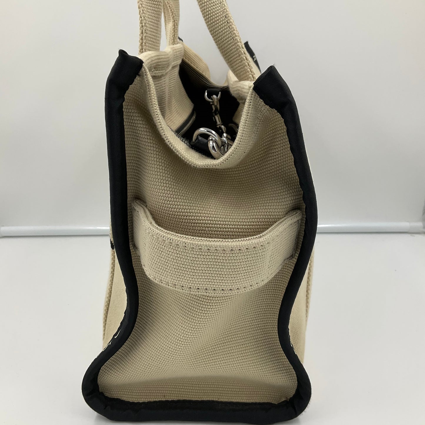 Handbag Luxury Designer By Marc Jacobs In White, Size:Large