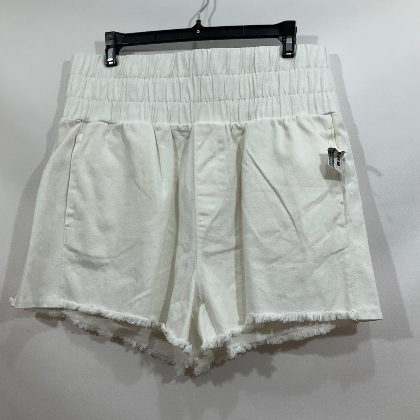 SHORTS by    CLOTHES MENTOR In WHITE, Size: L