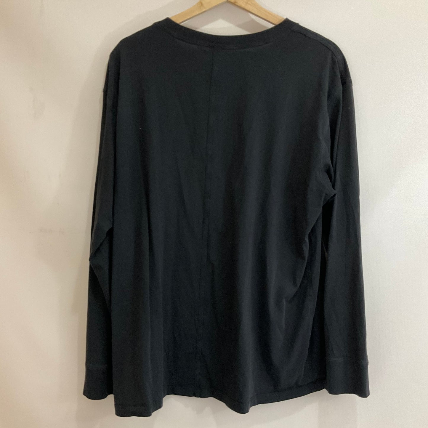 Athletic Top Long Sleeve Crewneck By Lululemon In Black, Size: 14