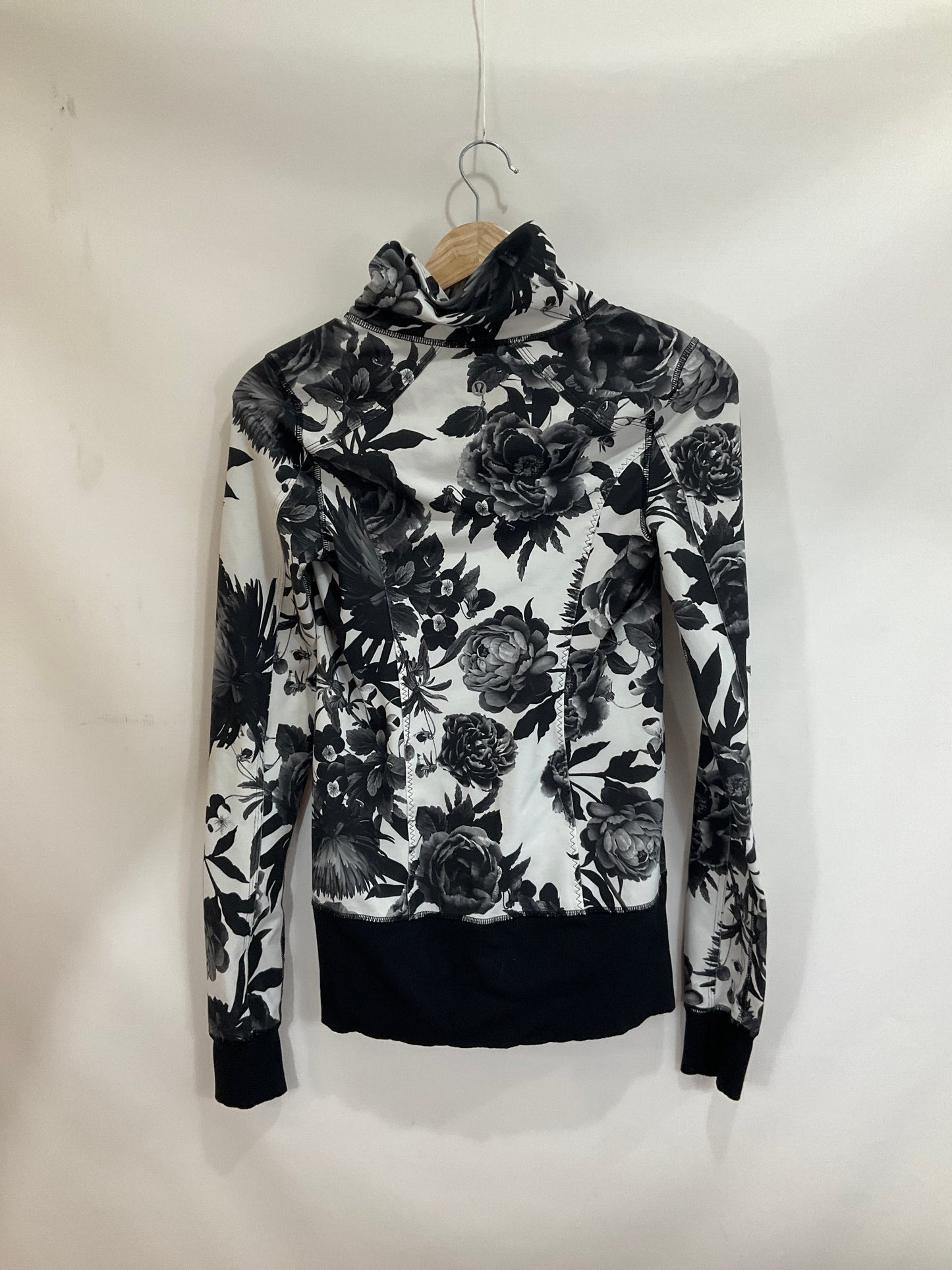 Athletic Jacket By Lululemon In Black & White, Size: 4