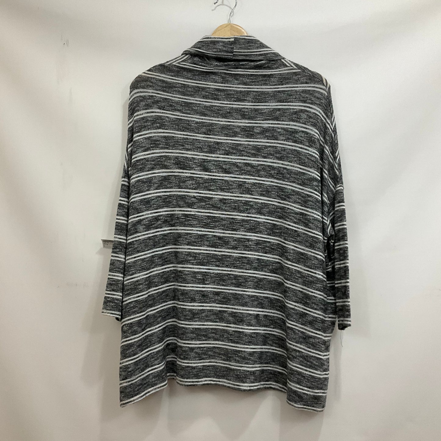 Top Long Sleeve By Postmark In Striped Pattern, Size: S