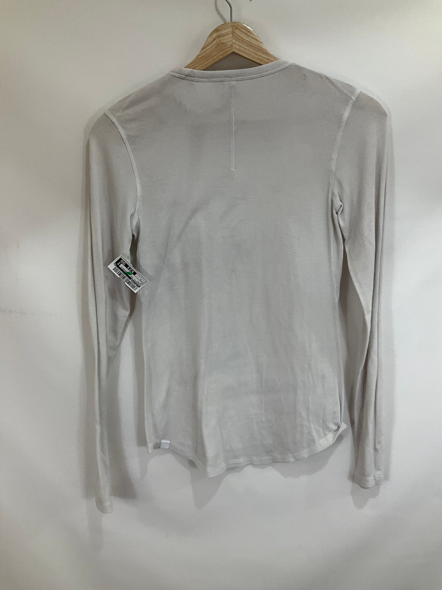 Athletic Top Long Sleeve Crewneck By Lululemon In White, Size: 4