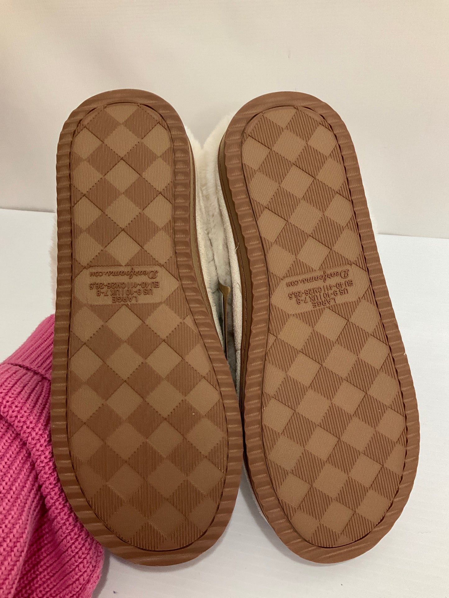 Slippers By Clothes Mentor In Tan, Size: 9