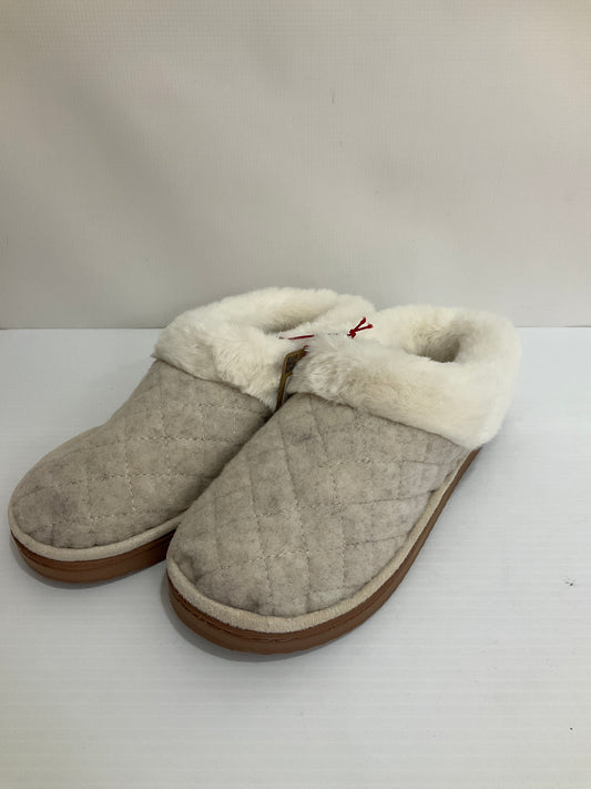 Slippers By Clothes Mentor In Tan, Size: 9