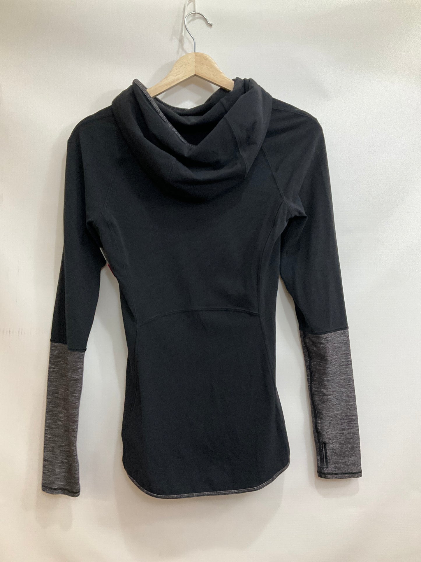 Athletic Top Long Sleeve Collar By Lululemon In Black, Size: 8