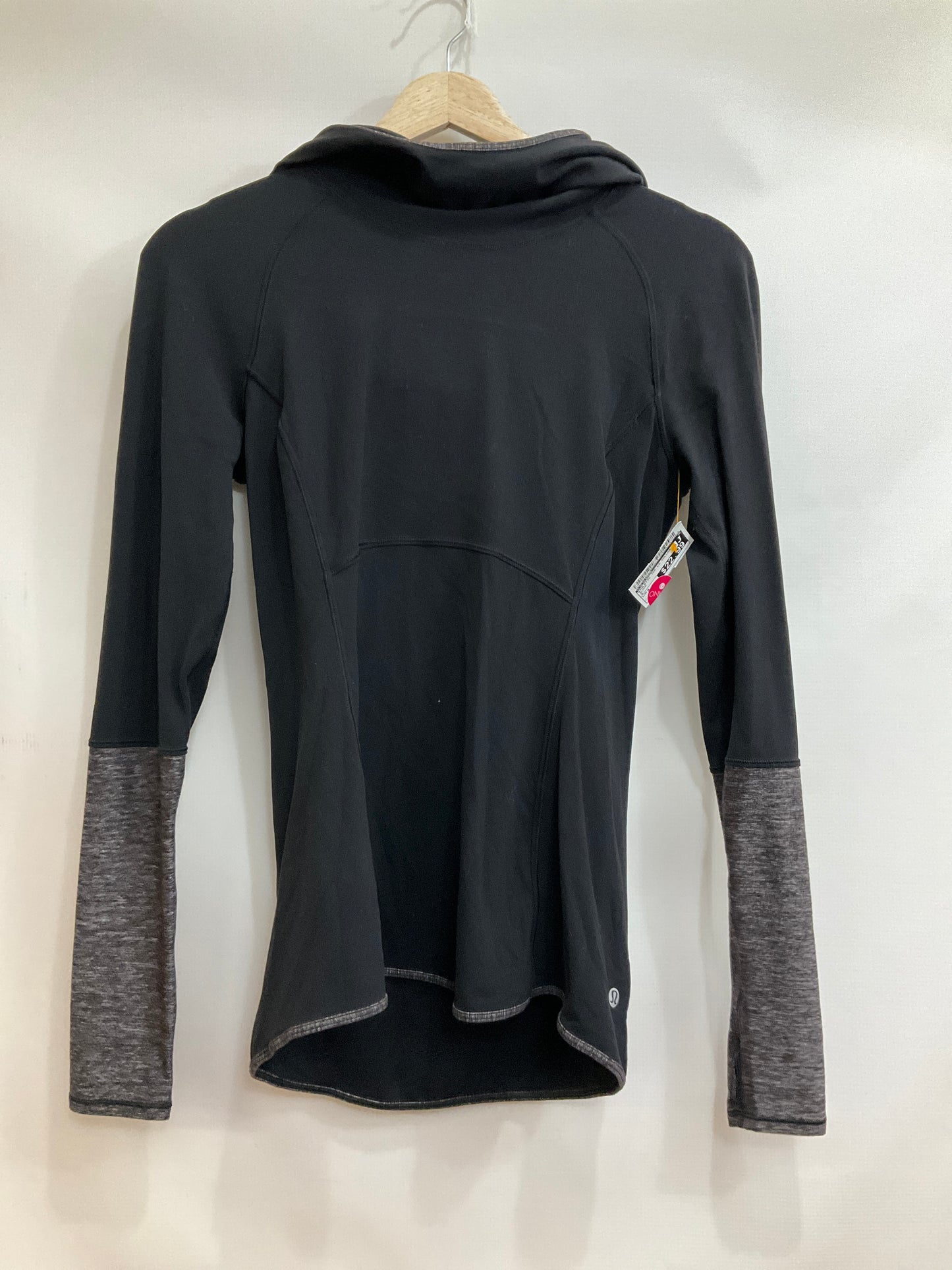 Athletic Top Long Sleeve Collar By Lululemon In Black, Size: 8