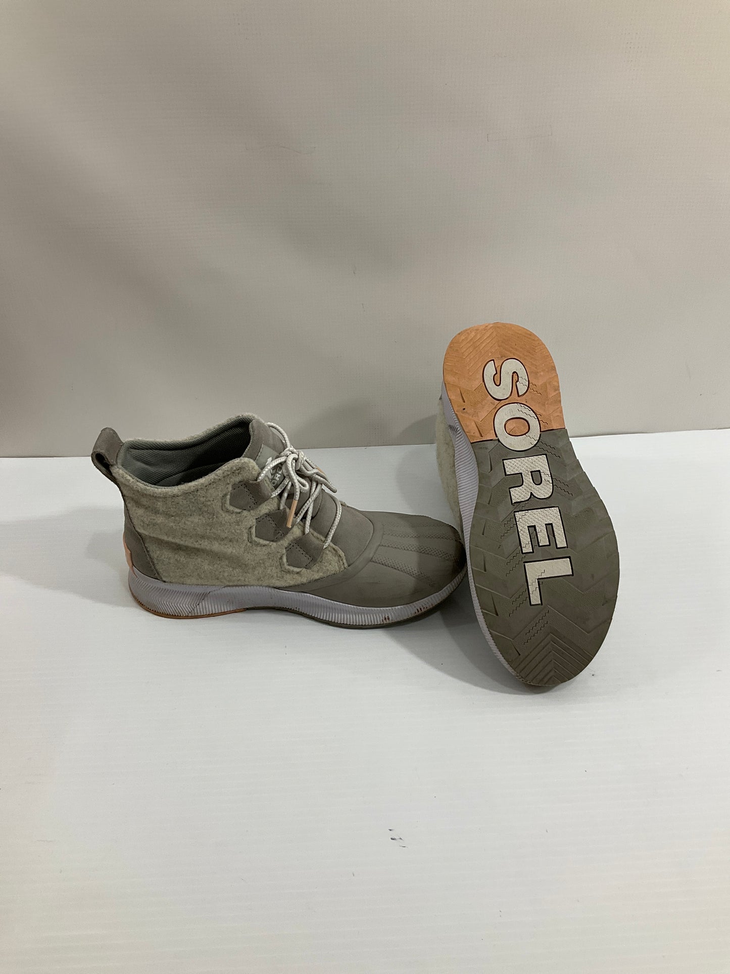 Boots Hiking By Sorel In Grey, Size: 9