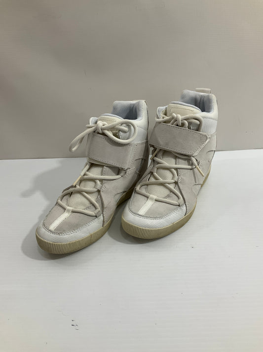 Shoes Sneakers By Sorel In White, Size: 9