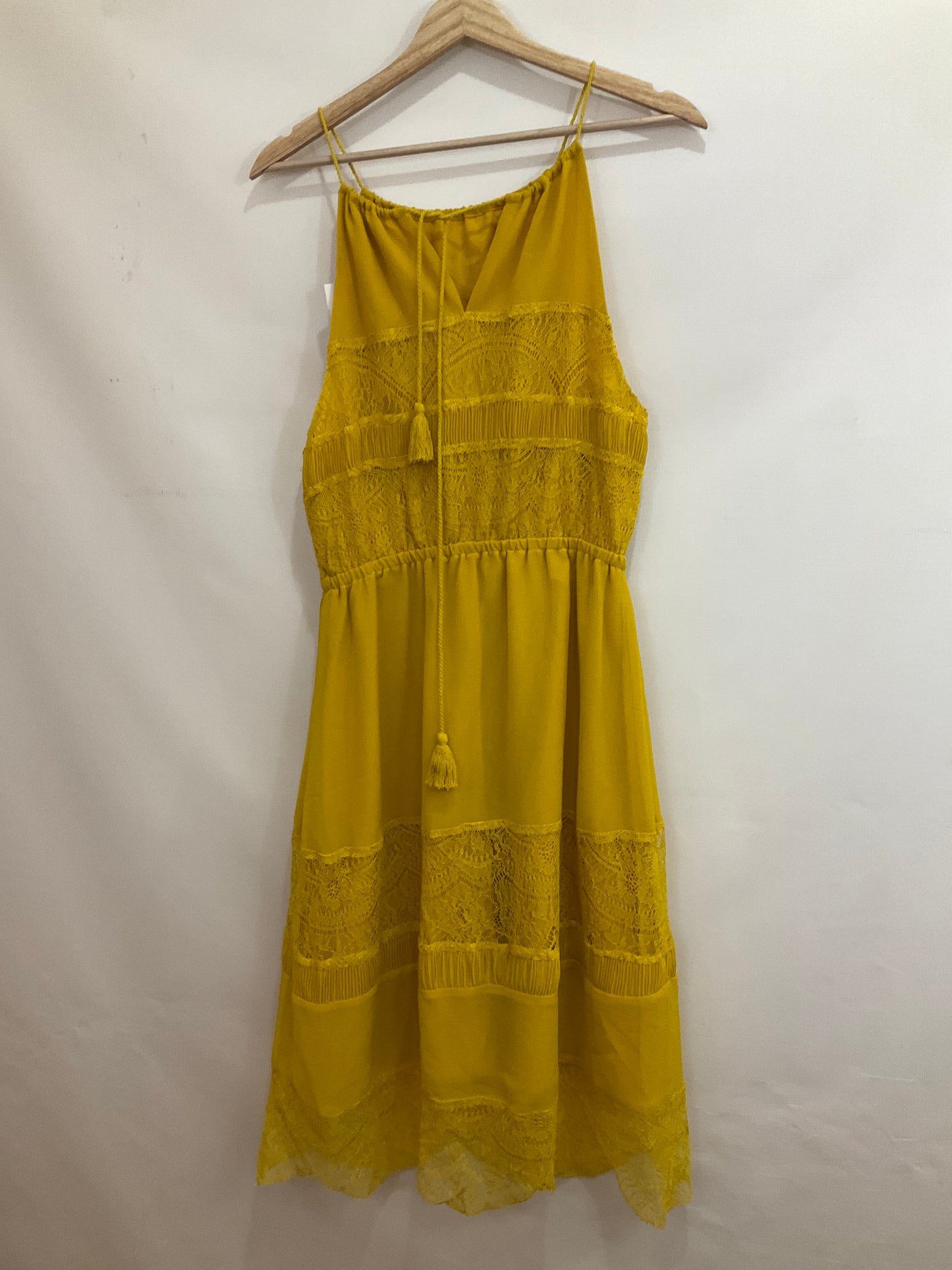 Dress Casual Midi By Cupcakes And Cashmere  Size: M