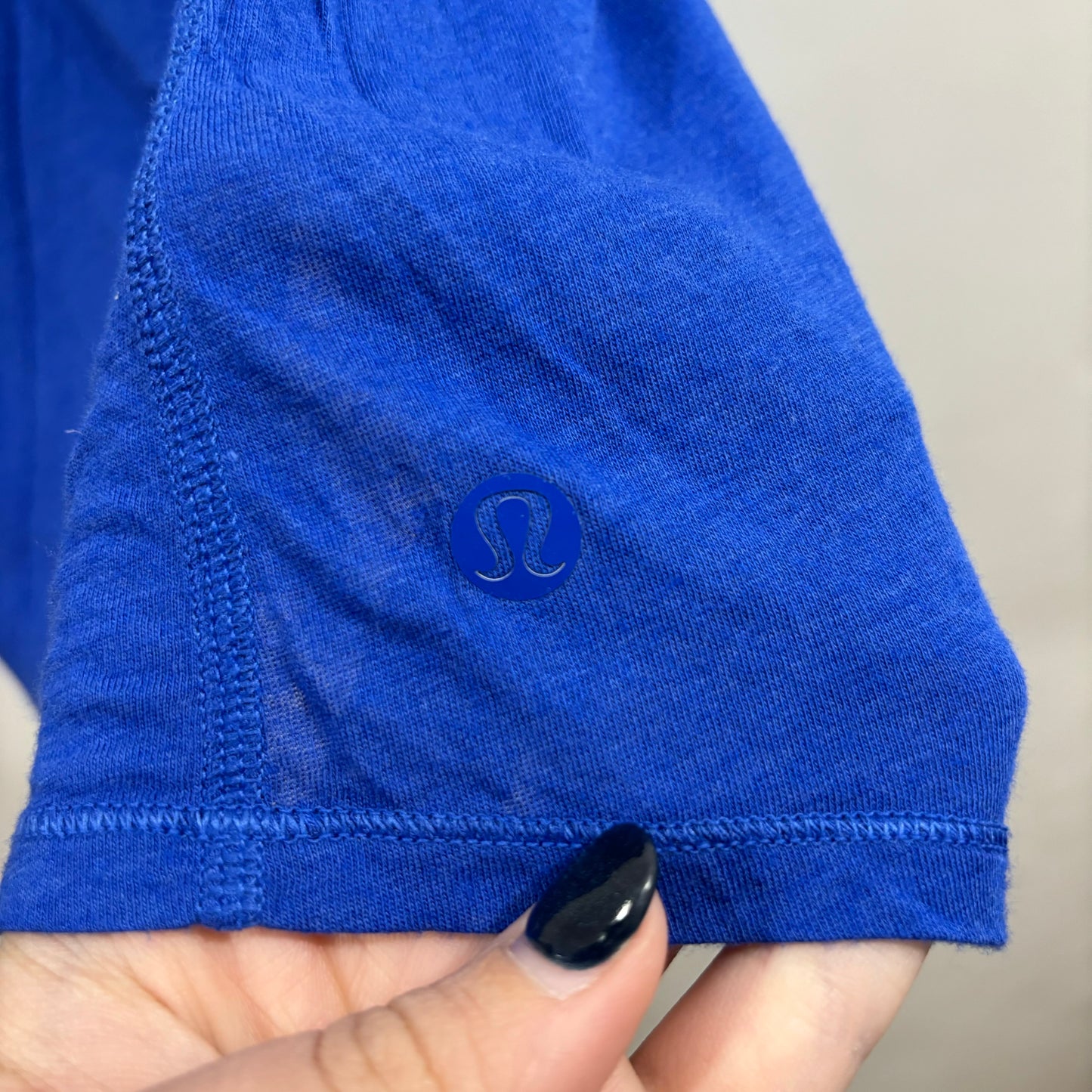 Athletic Top Long Sleeve Crewneck By Lululemon In Blue, Size: M