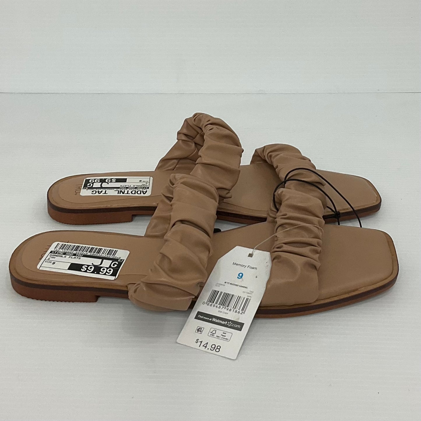 Tan Sandals Flats Time And Tru, Size 9