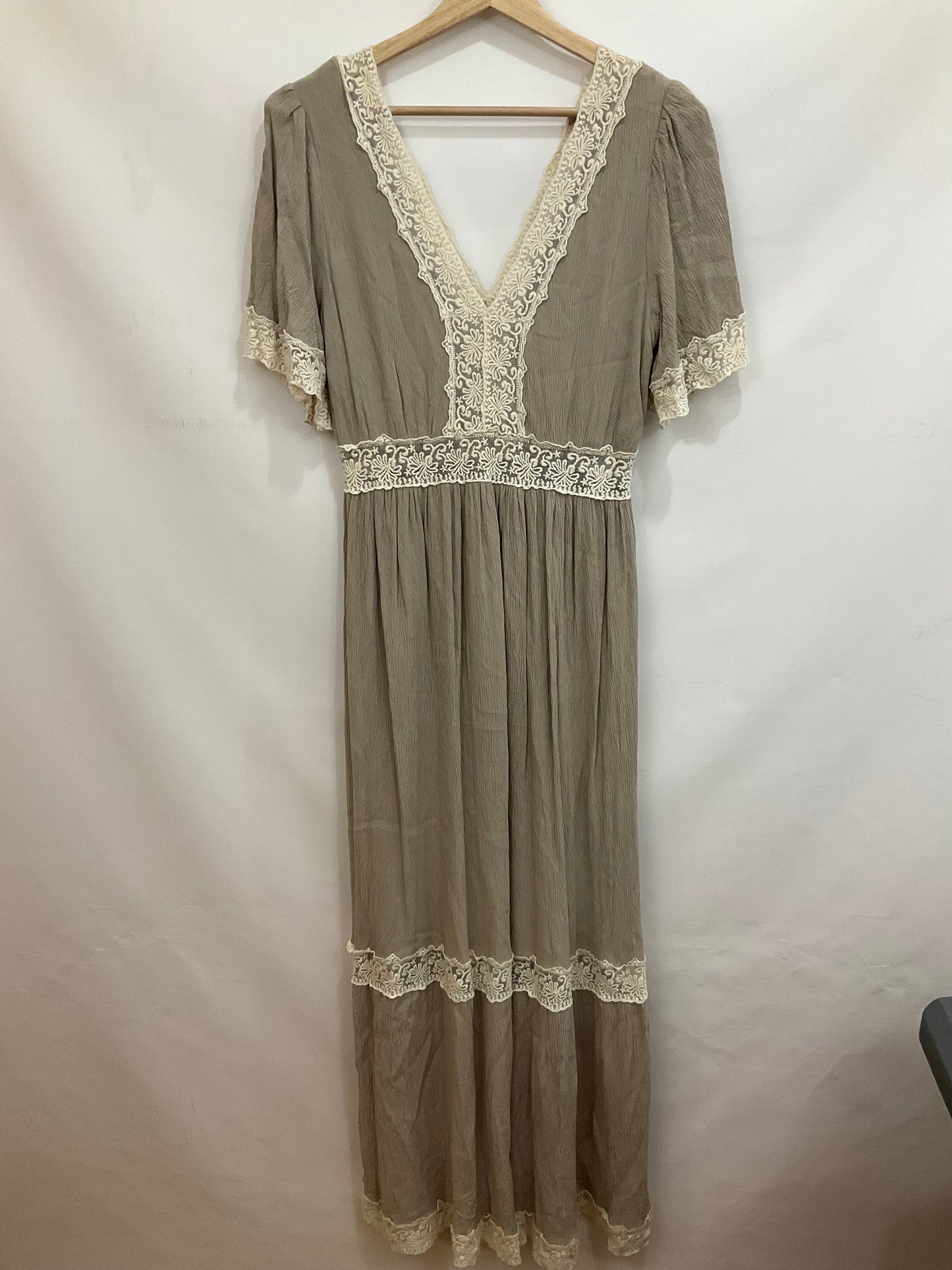 Dress Casual Maxi By Clothes Mentor In Tan, Size: L