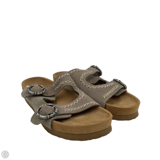 Sandals Flats By Minnetonka In Grey, Size: 8