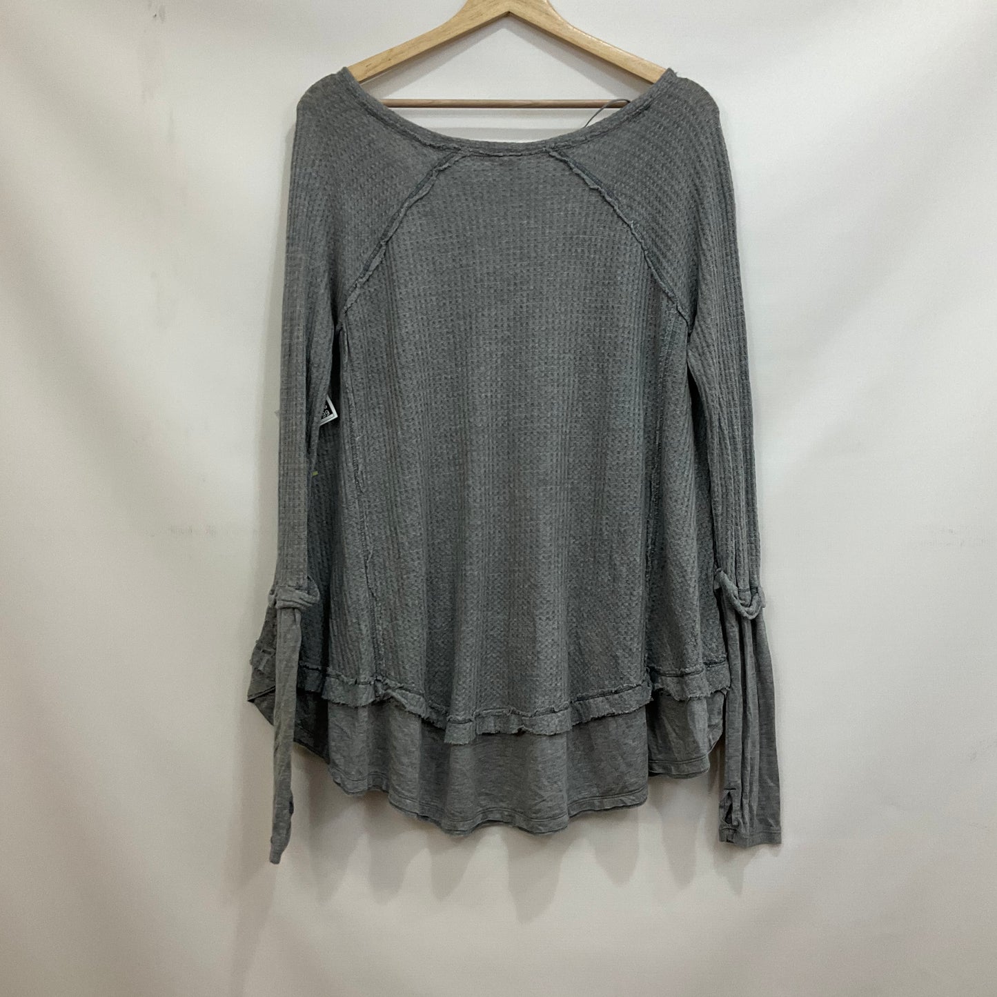 Top Long Sleeve By We The Free In Grey, Size: S