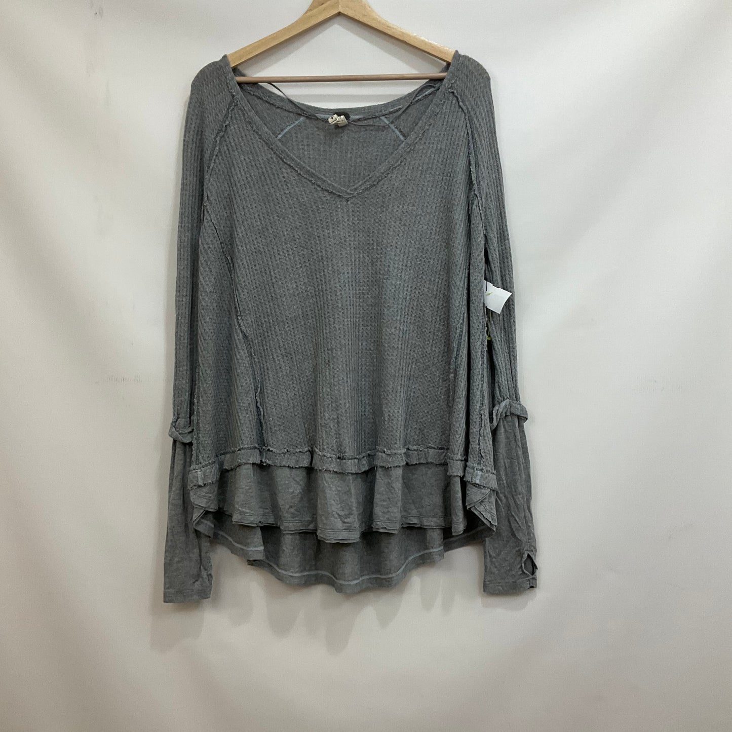 Top Long Sleeve By We The Free In Grey, Size: S