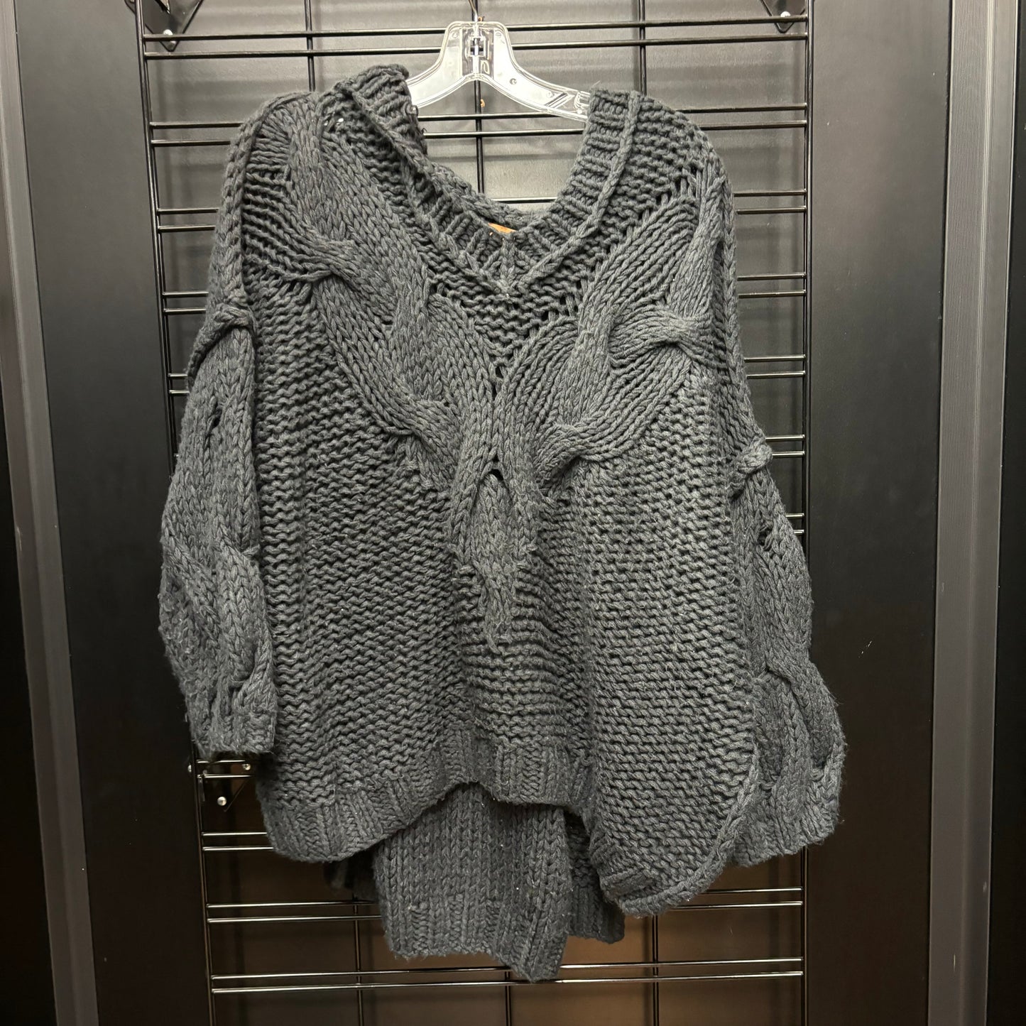 Sweater By Pol In Grey, Size: M