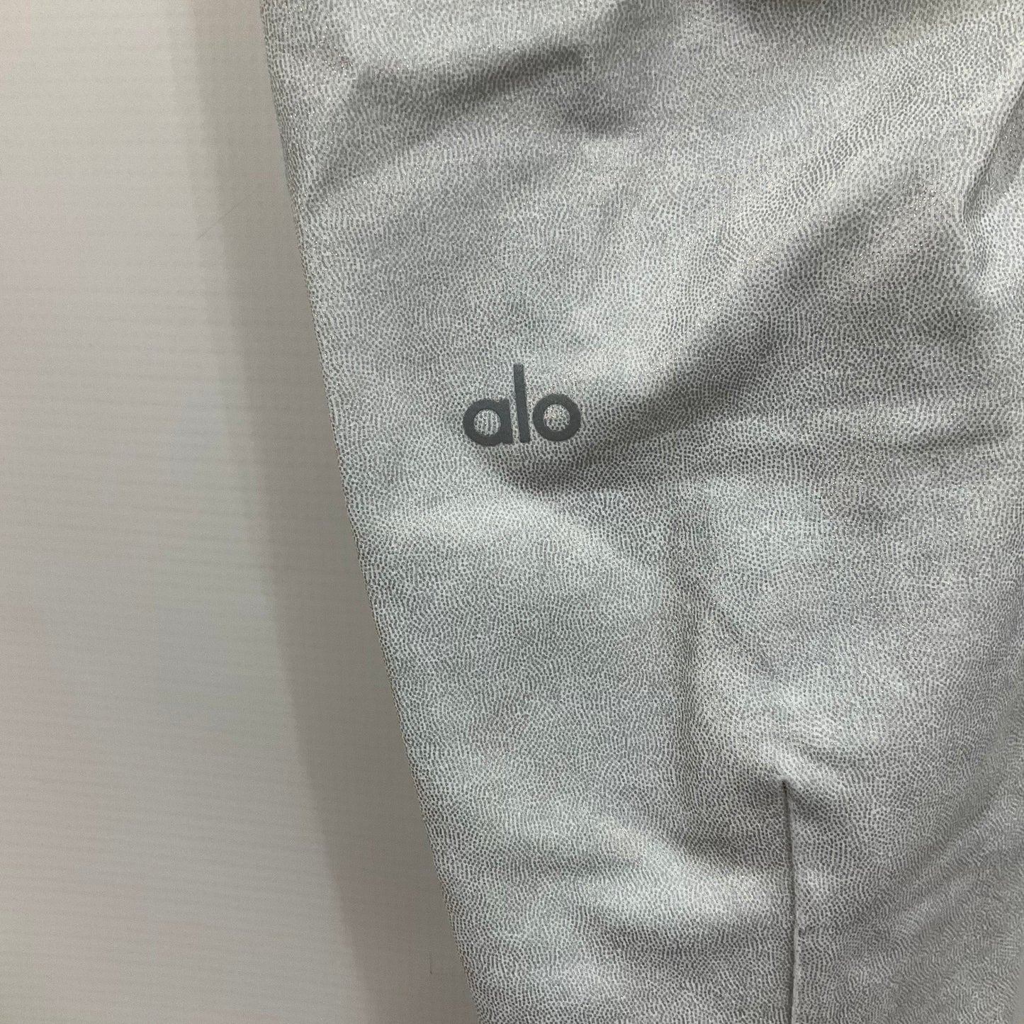 Athletic Leggings By Alo In Silver, Size: S