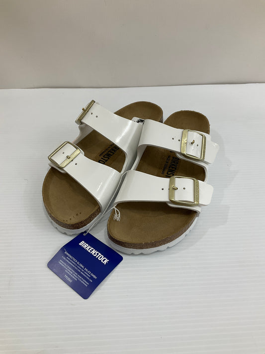 Sandals Flats By Birkenstock In White, Size: 7.5