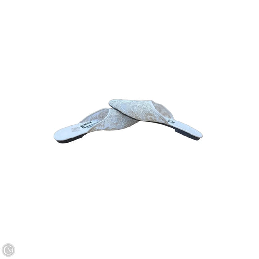 Shoes Flats By Clothes Mentor In White, Size: 7