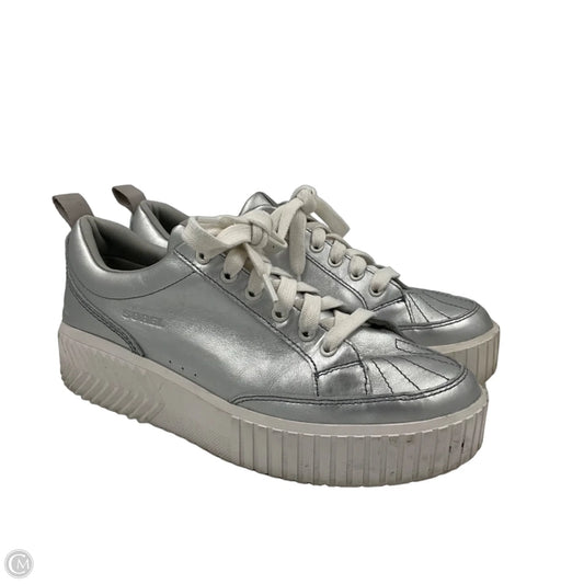 Shoes Sneakers By Sorel In Silver, Size: 11