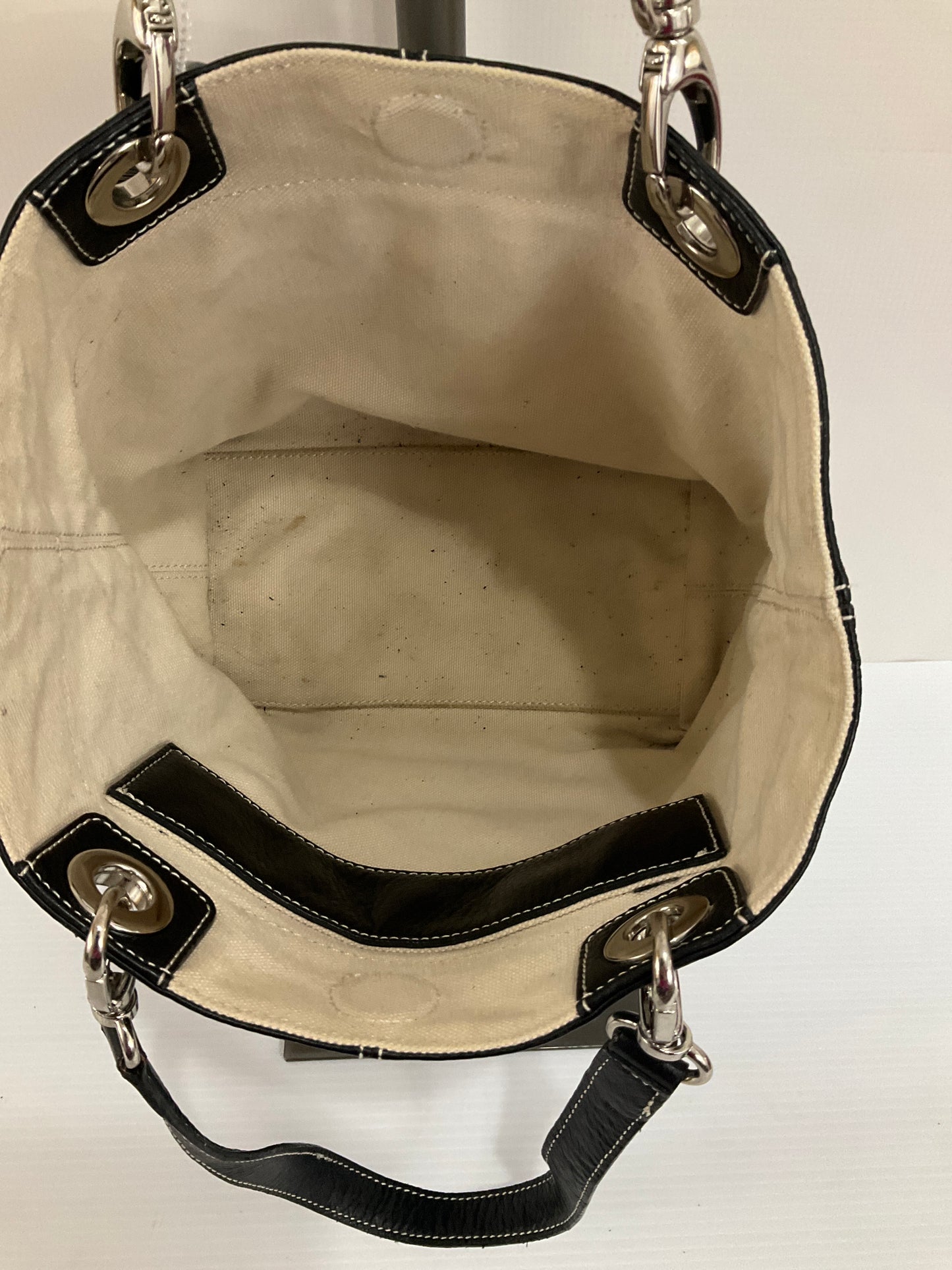 Handbag By Clothes Mentor, Size: Medium