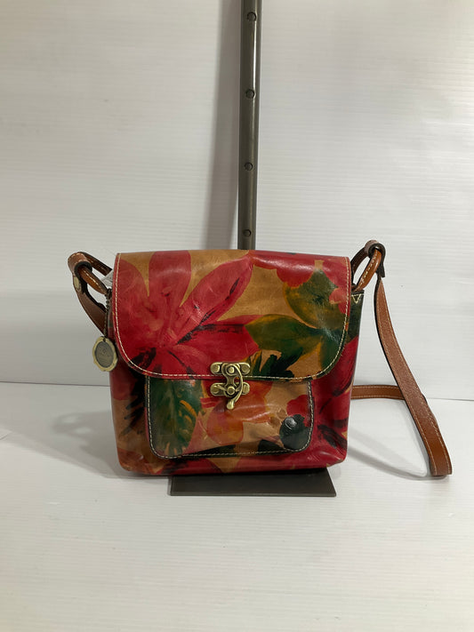 Crossbody Designer By Patricia Nash In Floral Print, Size:Medium