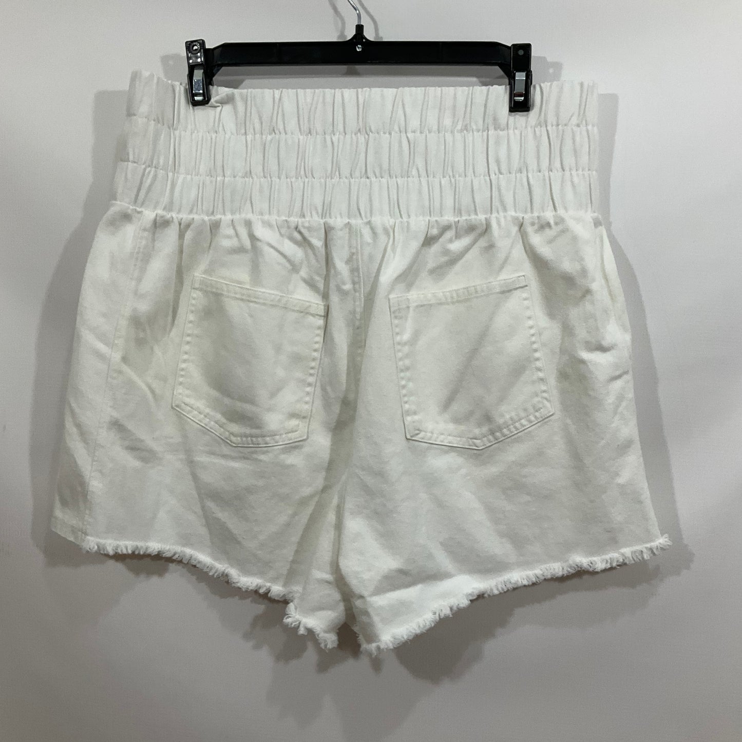 SHORTS by    CLOTHES MENTOR In WHITE, Size: L