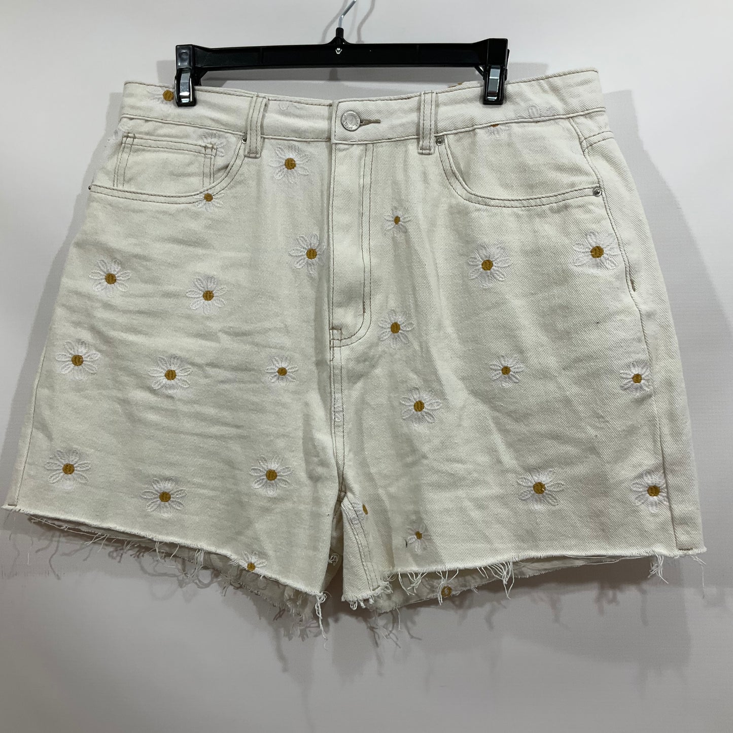 SHORTS by    CLOTHES MENTOR In CREAM, Size: 12