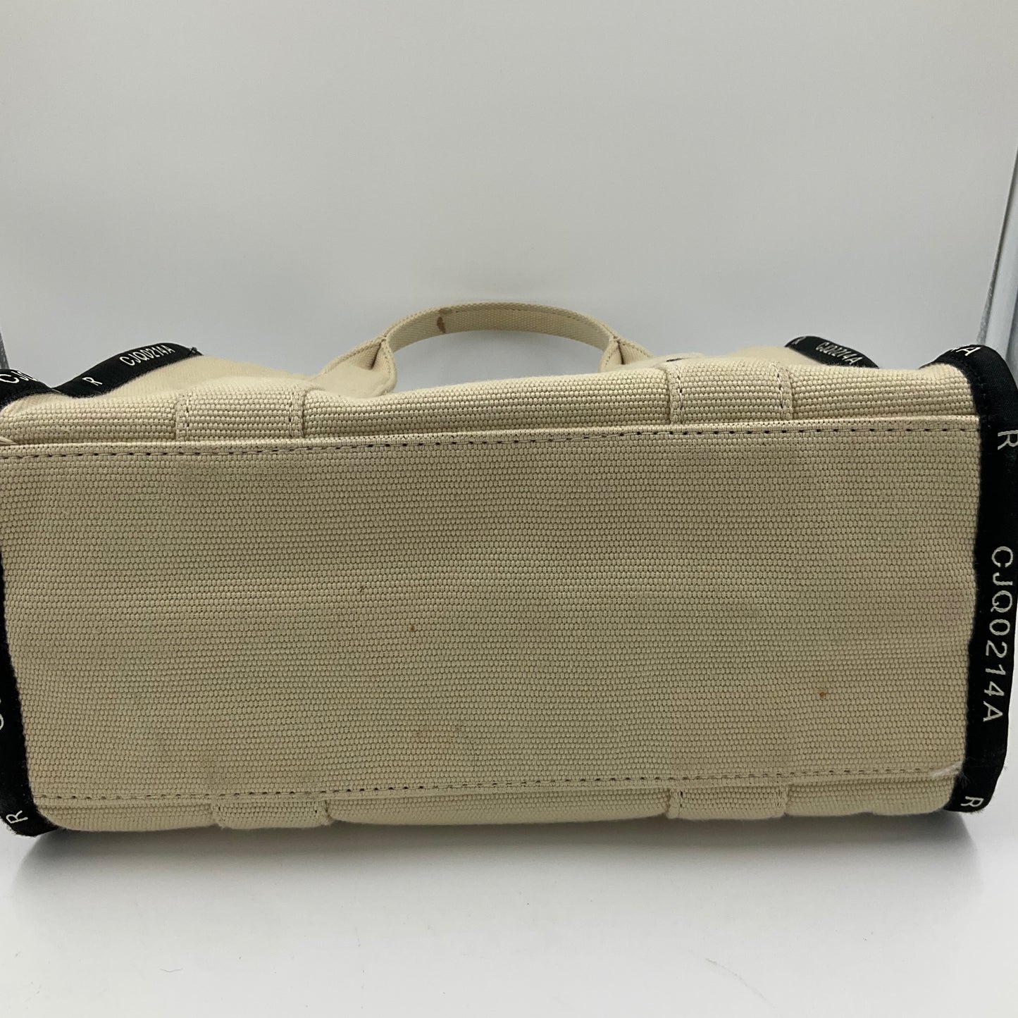 Handbag Luxury Designer By Marc Jacobs In White, Size:Large