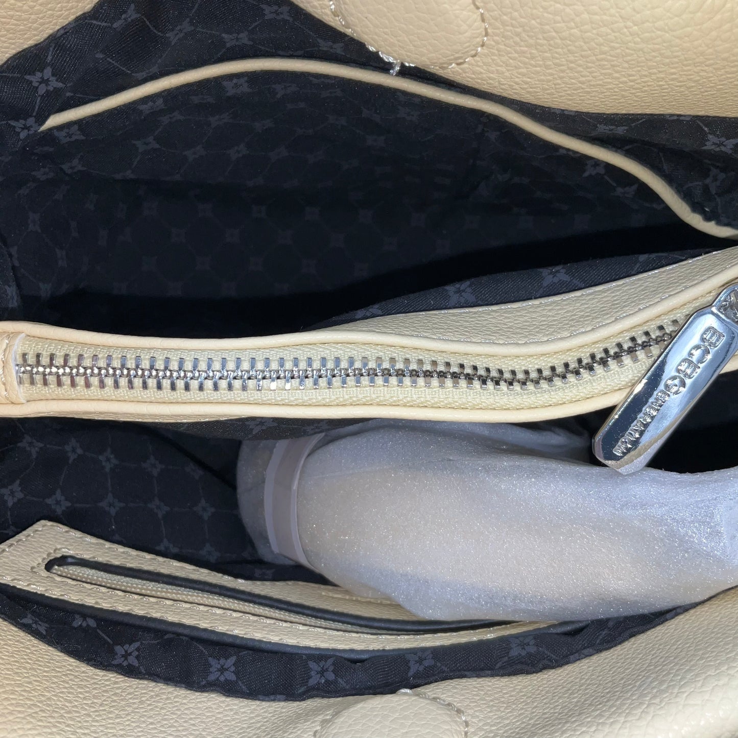 Handbag By Bcbgeneration, Size: Medium